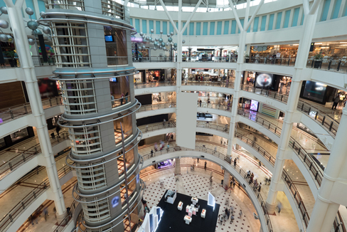 Eine runde Shoppingmall von innen, Cisco Meraki